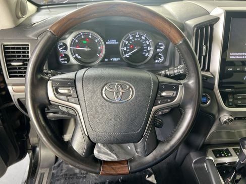 Used 2018 Toyota Land Cruiser w/ Carpet Mat Package AWD/4WD image 11