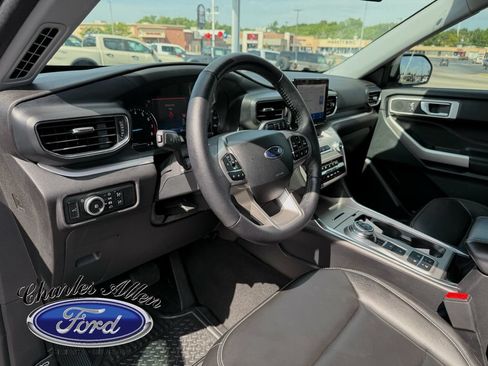 Used 2024 Ford Explorer XLT w/ Equipment Group 202A RWD image 9