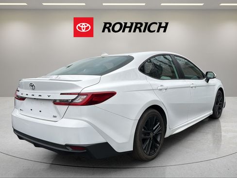 Used 2025 Toyota Camry SE FWD image 6