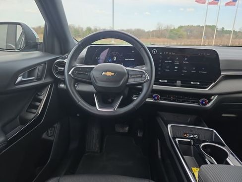 Used 2025 Chevrolet Equinox LT w/ Convenience Package II FWD image 14