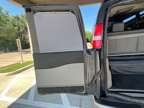 Used 2016 GMC Savana 2500 Extended image 39