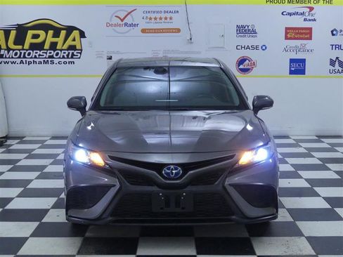 Used 2023 Toyota Camry SE image 3