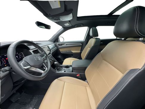 Used 2022 Volkswagen Atlas Cross Sport SE w/ Panoramic Sunroof Package FWD image 21