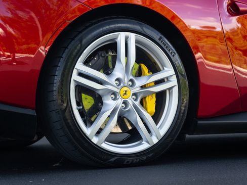 Used 2019 Ferrari Portofino RWD image 18