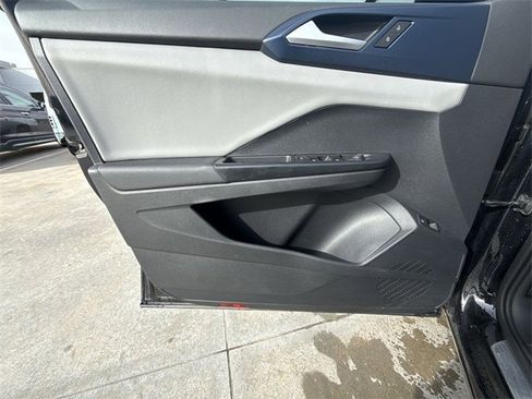 Used 2022 Volkswagen Taos SE image 13