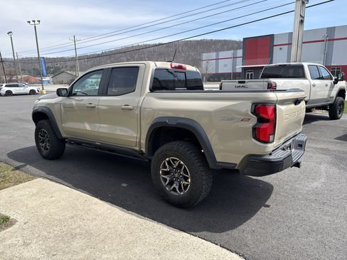 Used 2024 Chevrolet Colorado ZR2 w/ Technology Package AWD/4WD image 6