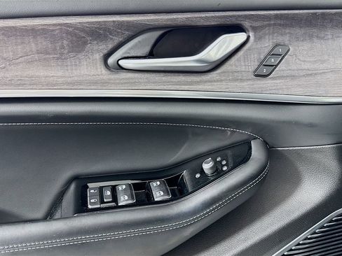 Used 2022 Jeep Grand Cherokee Overland w/ MOPAR Finishing Package AWD/4WD image 17