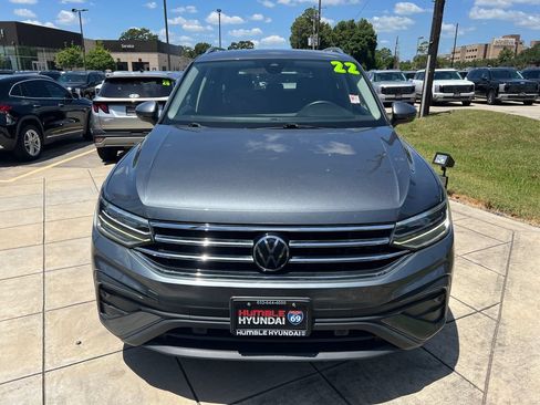 Used 2022 Volkswagen Tiguan SE AWD/4WD image 2