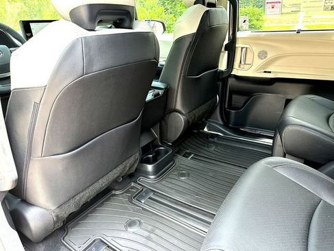 New 2026 Toyota Sienna Limited FWD image 18