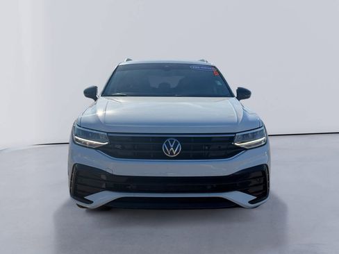 Used 2022 Volkswagen Tiguan SE R-Line image 8