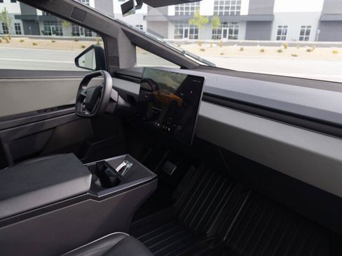 Used 2025 Tesla Cybertruck AWD Crew Cab image 26