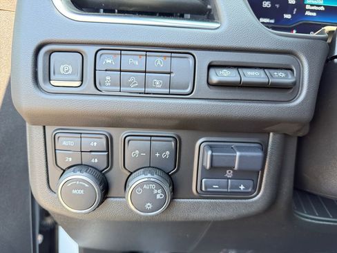 Used 2024 Chevrolet Suburban High Country w/ Premium Package AWD/4WD image 22