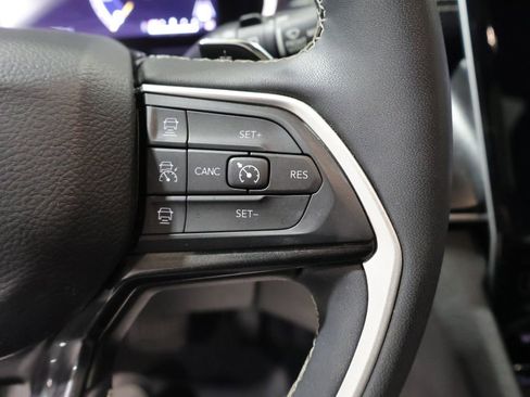 Used 2023 Jeep Grand Cherokee L Laredo image 39