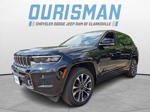 Certified 2023 Jeep Grand Cherokee Overland w/ Luxury Tech Group IV AWD/4WD image 3