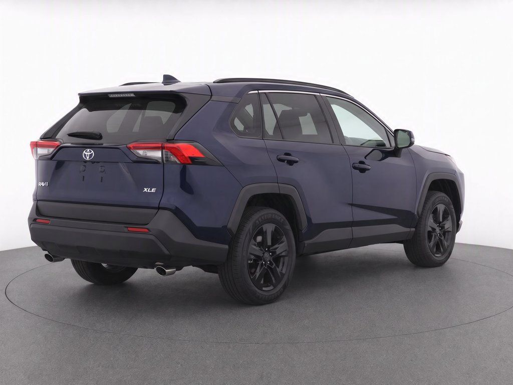 Used 2024 Toyota RAV4 XLE FWD image 4