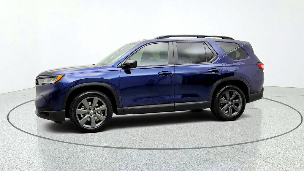 Used 2025 Honda Pilot Sport image 8
