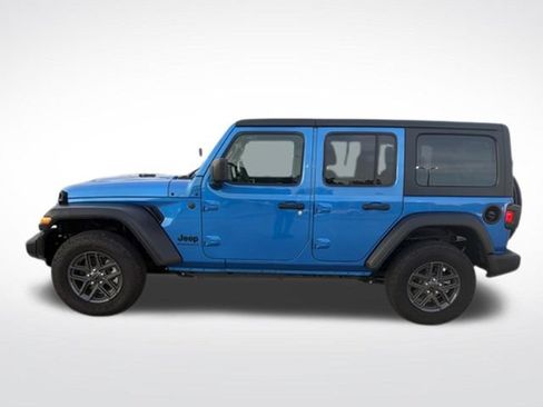 Used 2025 Jeep Wrangler Unlimited Sport AWD/4WD image 3
