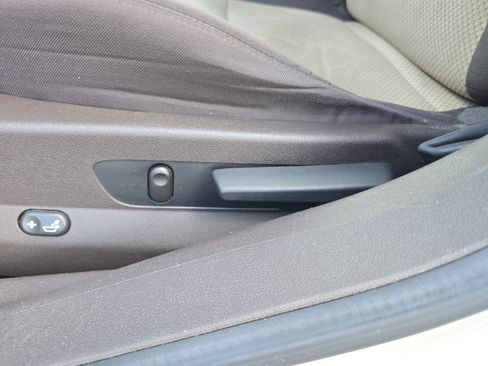 Used 2010 Chevrolet Malibu LT FWD image 15