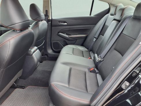 Used 2024 Nissan Altima 2.5 SR FWD image 11