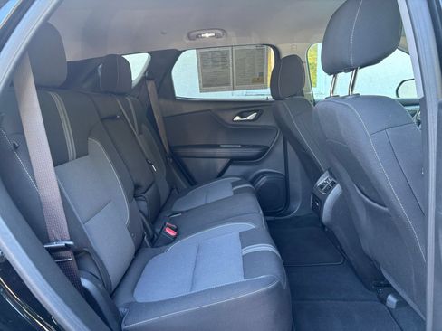 Used 2025 Chevrolet Blazer LT FWD image 34