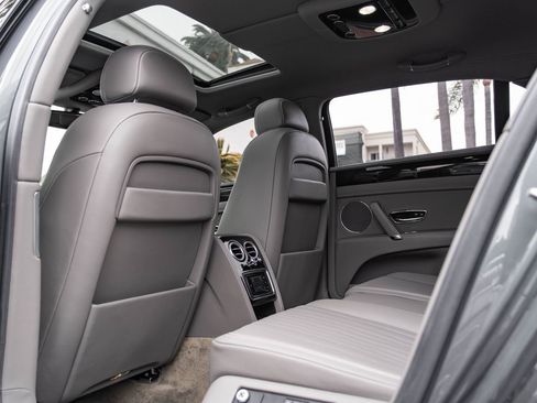 Used 2018 Bentley Flying Spur V8 image 30