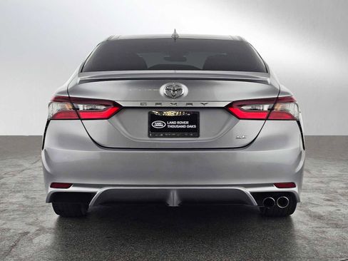 Used 2024 Toyota Camry SE image 4