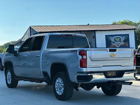 Used 2022 Chevrolet Silverado 2500 LT w/ Convenience Package AWD/4WD image 5