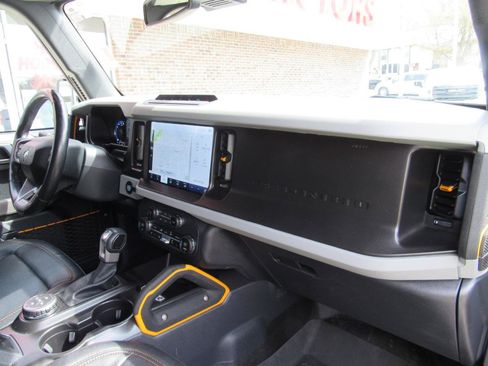Used 2023 Ford Bronco Badlands image 35
