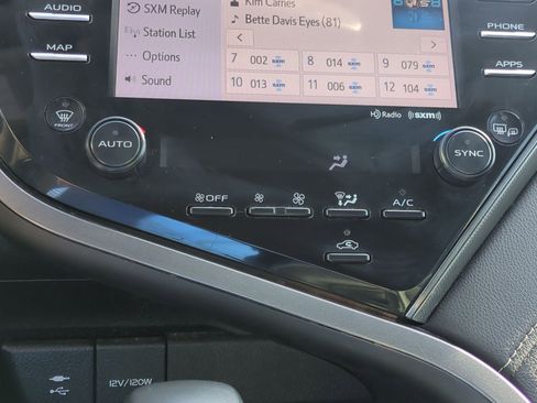 Used 2019 Toyota Camry XSE image 24