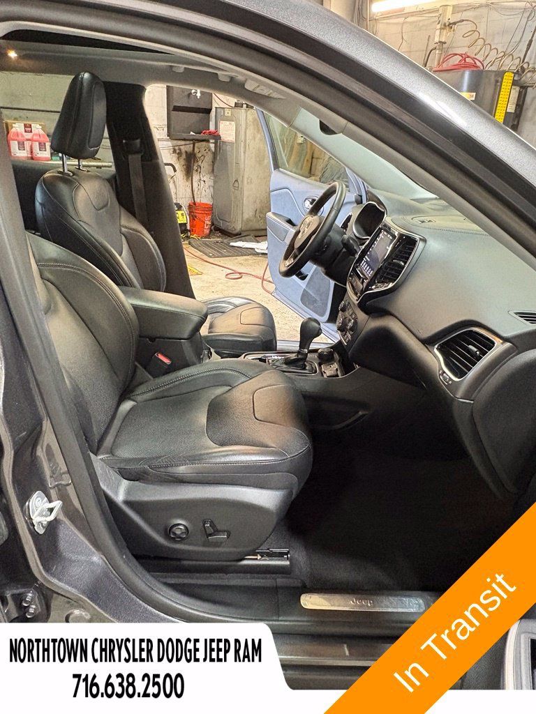 Used 2019 Jeep Cherokee Limited AWD/4WD image 17