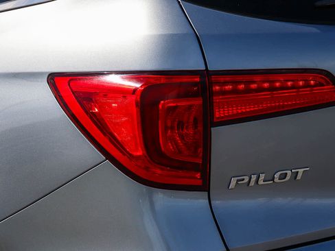 Used 2017 Honda Pilot Touring image 9