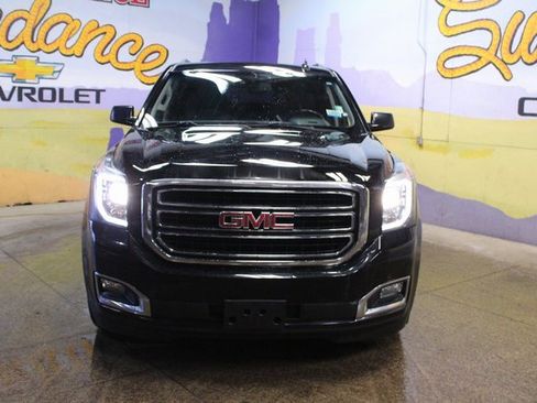 Used 2019 GMC Yukon XL SLT image 3