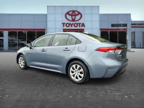 Certified 2025 Toyota Corolla LE w/ Convenience Package FWD image 3