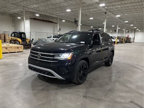 Used 2023 Volkswagen Atlas SE w/ Black Wheel Package AWD/4WD image 3