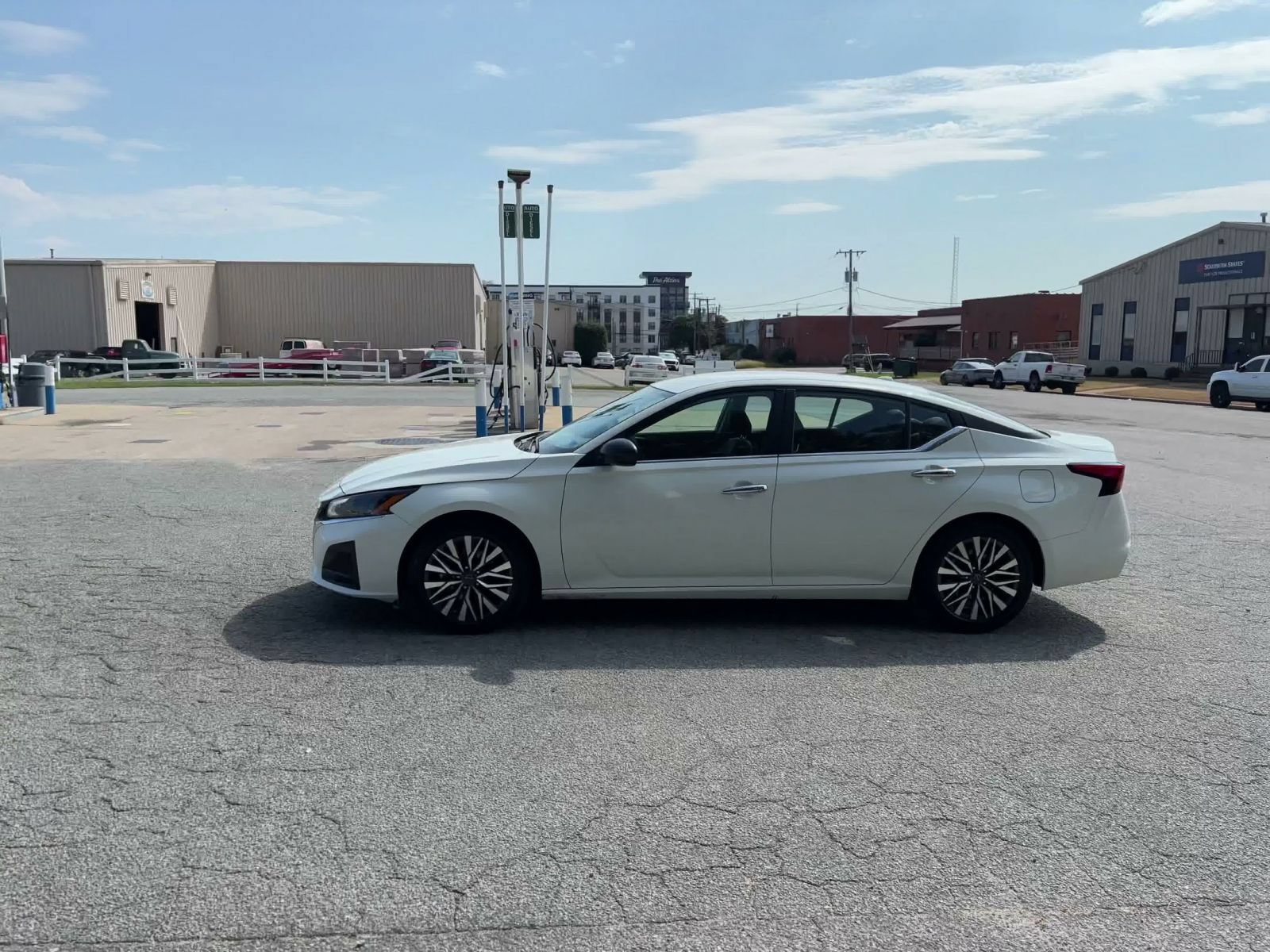 Used 2025 Nissan Altima 2.5 SV FWD image 8