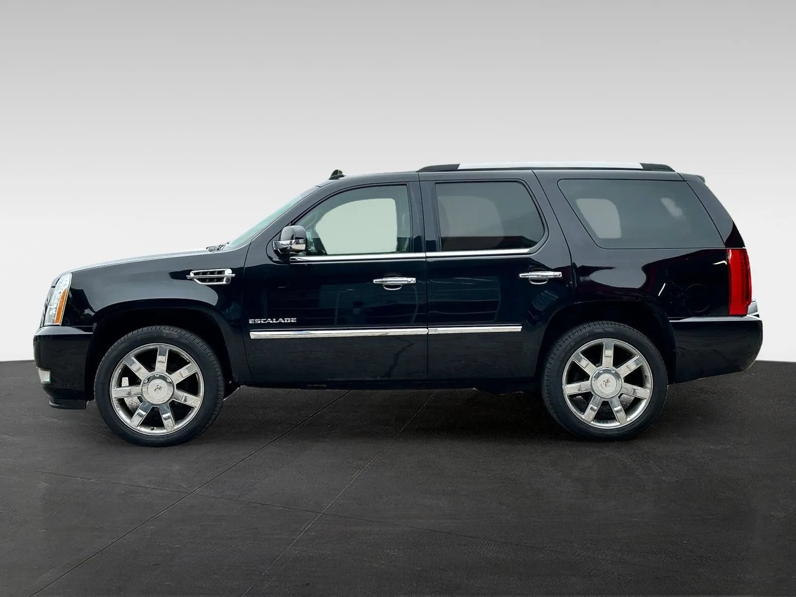Used 2012 Cadillac Escalade Luxury AWD/4WD image 4