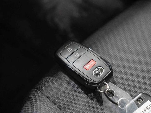 Certified 2023 Toyota Corolla SE image 29