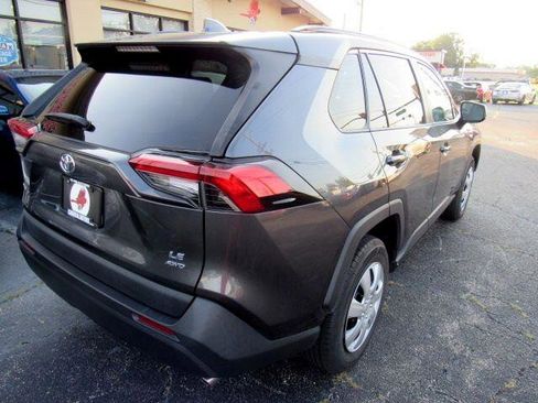 Used 2019 Toyota RAV4 LE image 7