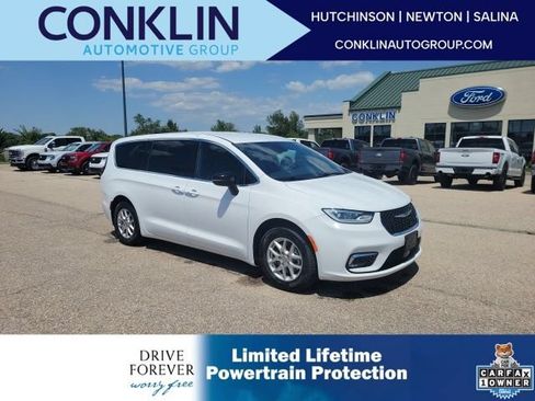 Used 2024 Chrysler Pacifica Touring FWD image 1