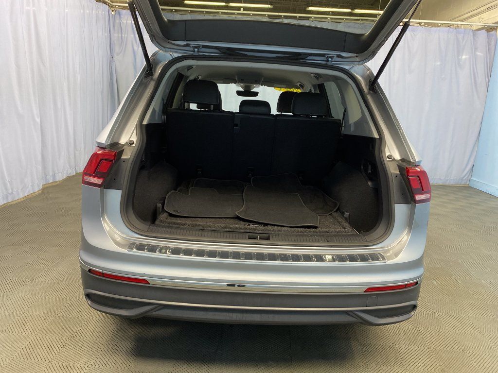 Used 2023 Volkswagen Tiguan SE AWD/4WD image 32