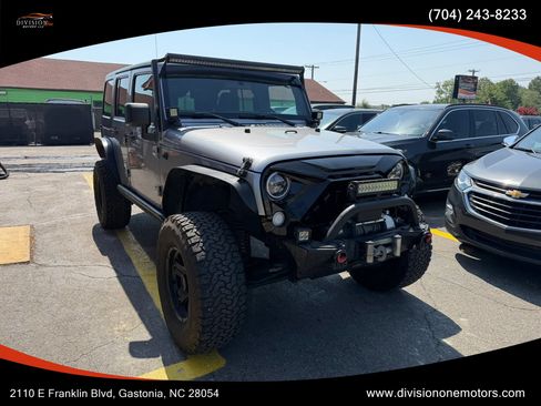 Used 2014 Jeep Wrangler Unlimited Sport w/ Connectivity Group AWD/4WD image 7