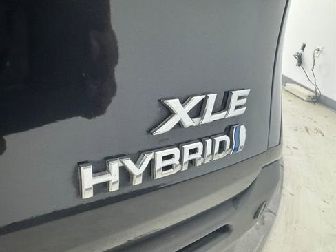 Used 2024 Toyota Sienna XLE w/ XLE Plus Package FWD image 39