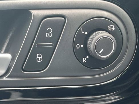 Used 2016 Volkswagen Beetle R-Line image 13