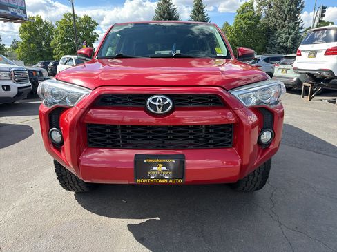 Used 2014 Toyota 4Runner SR5 AWD/4WD image 12