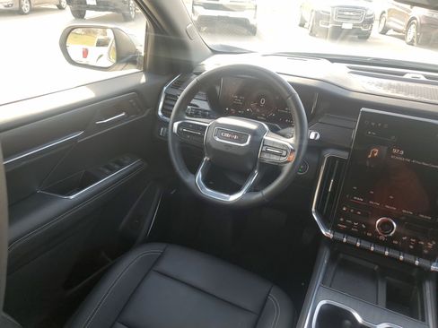 Used 2024 GMC Acadia Elevation image 17