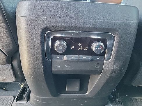 Used 2025 GMC Yukon XL Denali AWD/4WD image 11