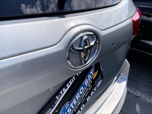 Used 2019 Toyota Highlander XLE image 9