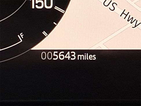 Used 2025 Land Rover Discovery S image 17