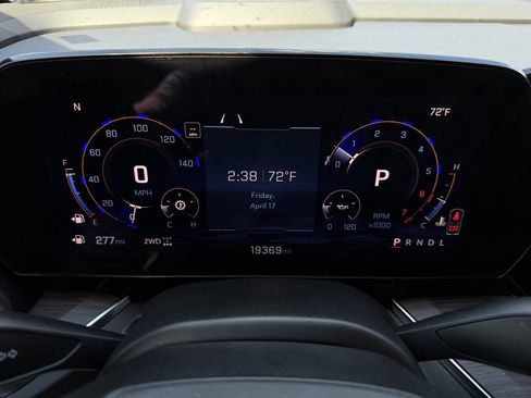 Used 2025 Chevrolet Suburban Z71 image 39