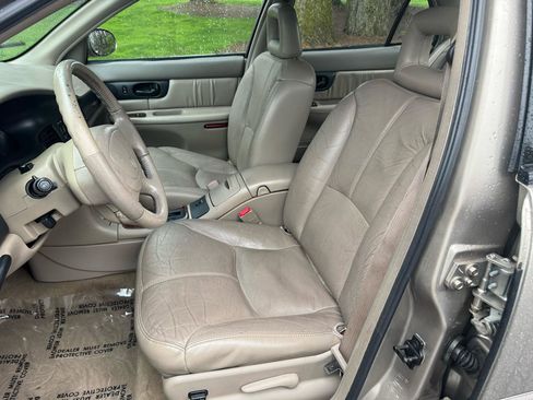 Used 2002 Buick Regal LS w/ LS Premium Pkg image 10